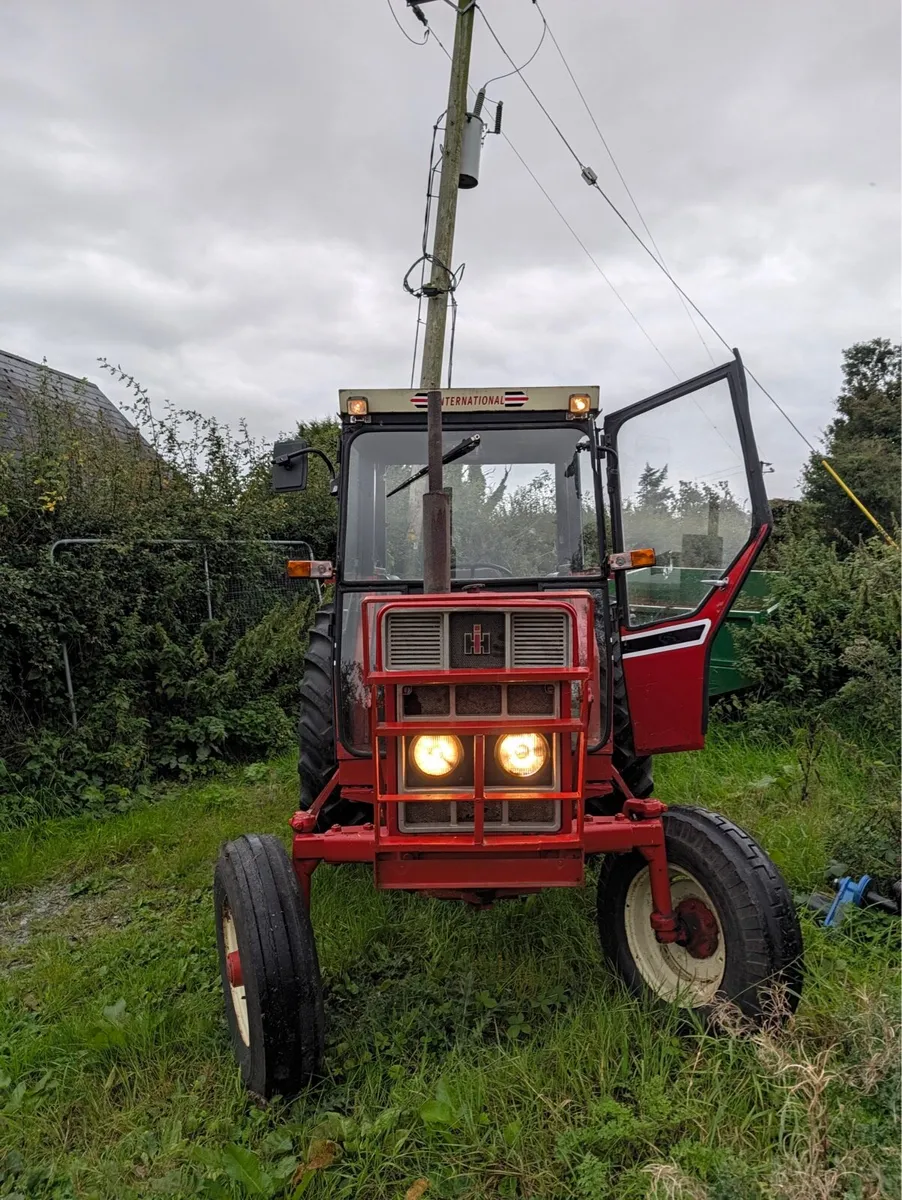 International 585 - a lovely original tractor - Image 4