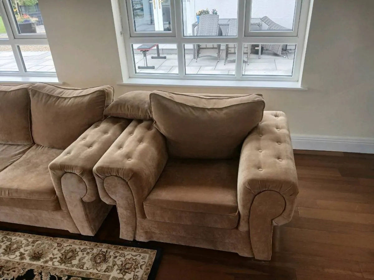 Furniture suite - Image 2