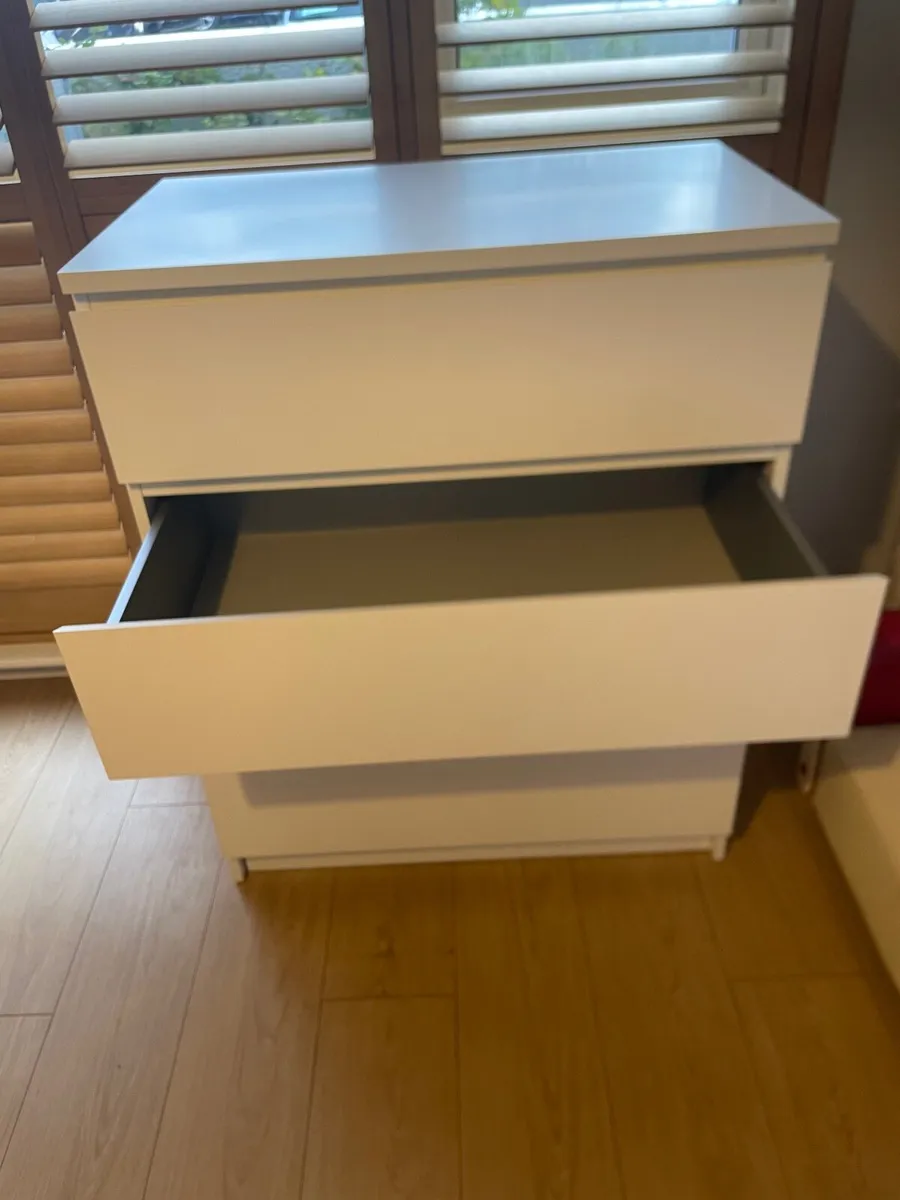 White 4-Drawer Chest of Drawers – Excellent Condit - Image 3