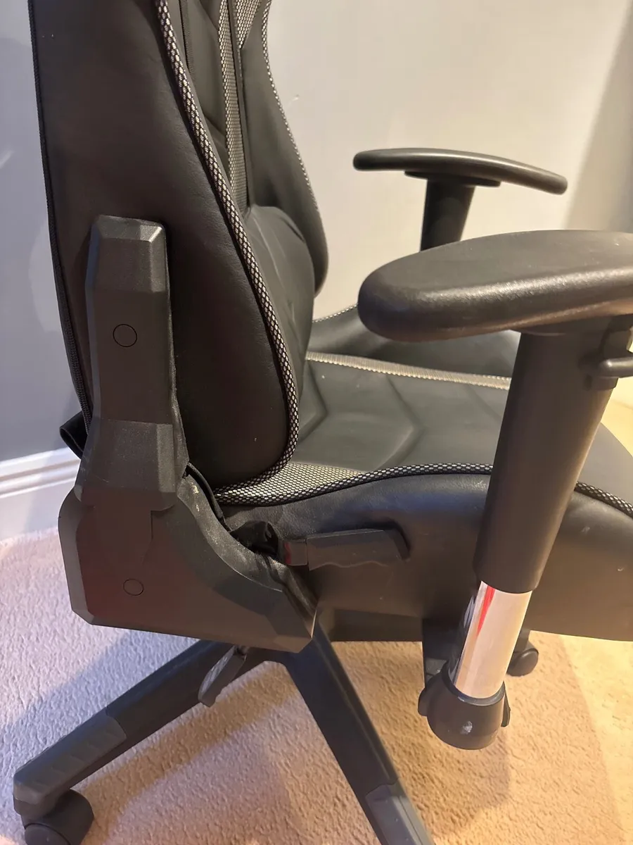 Gaming Chair - Image 4