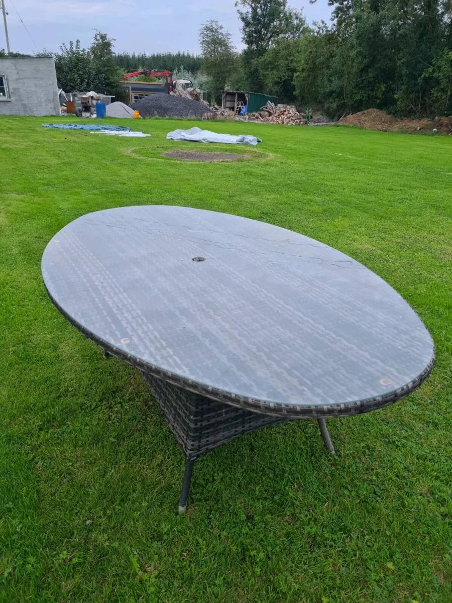 Free table and 2 chairs - Image 2