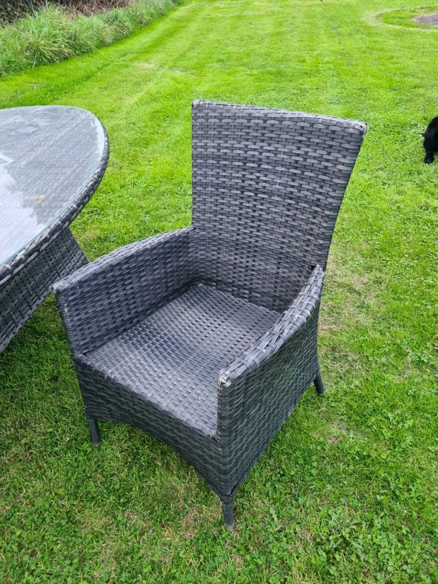 Free table and 2 chairs - Image 4