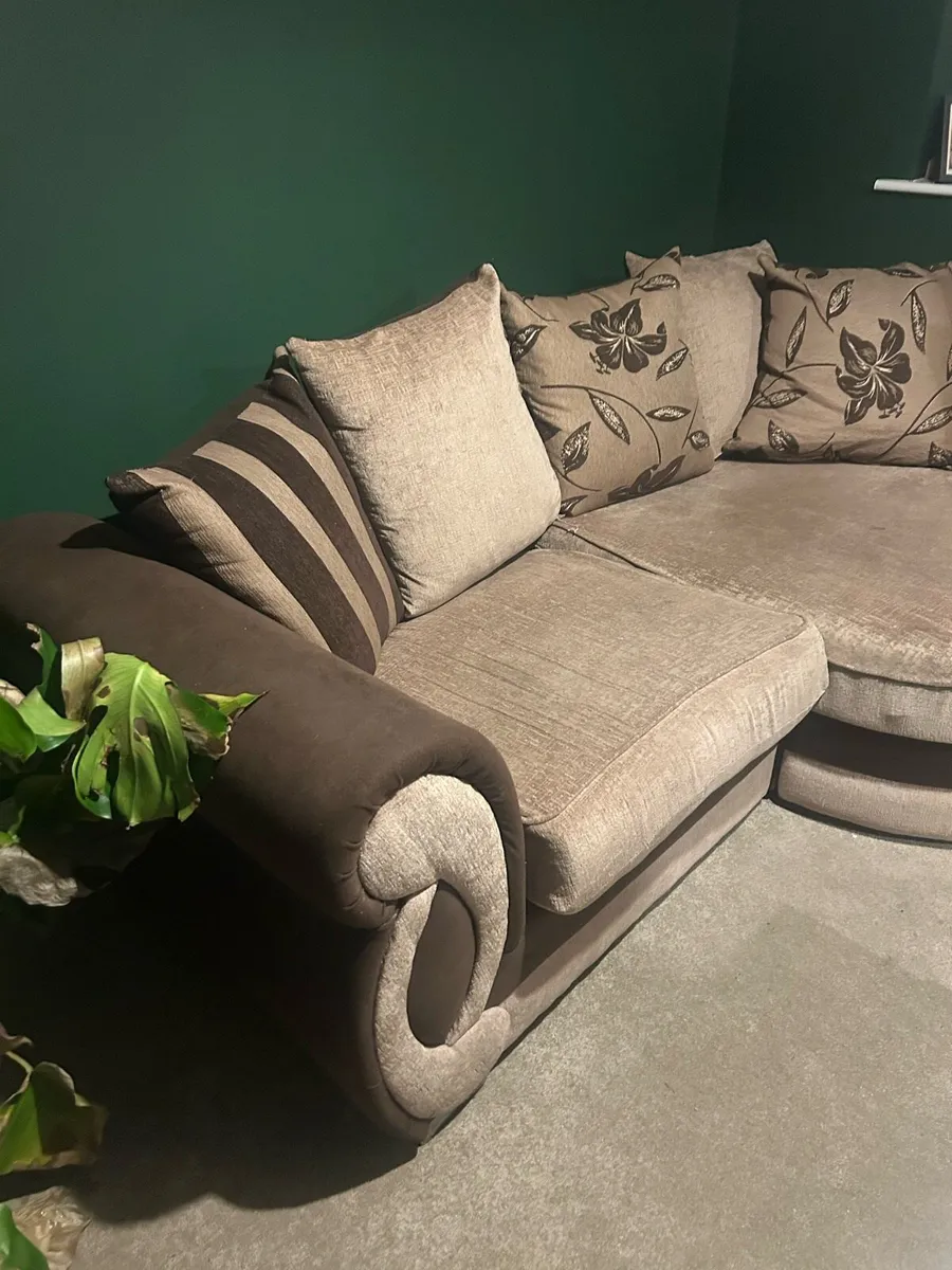Brown fabric Sofa - Image 3