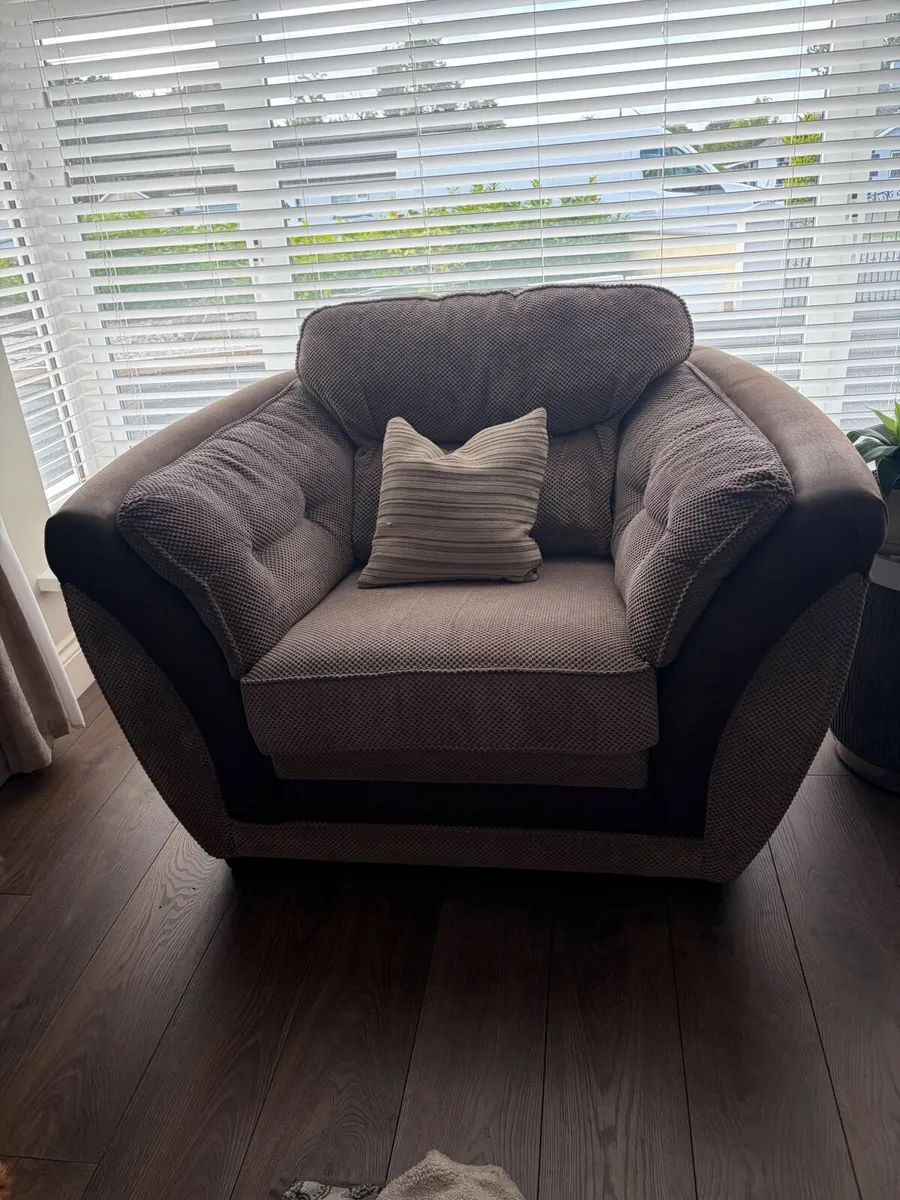 couch set for sale - Image 1