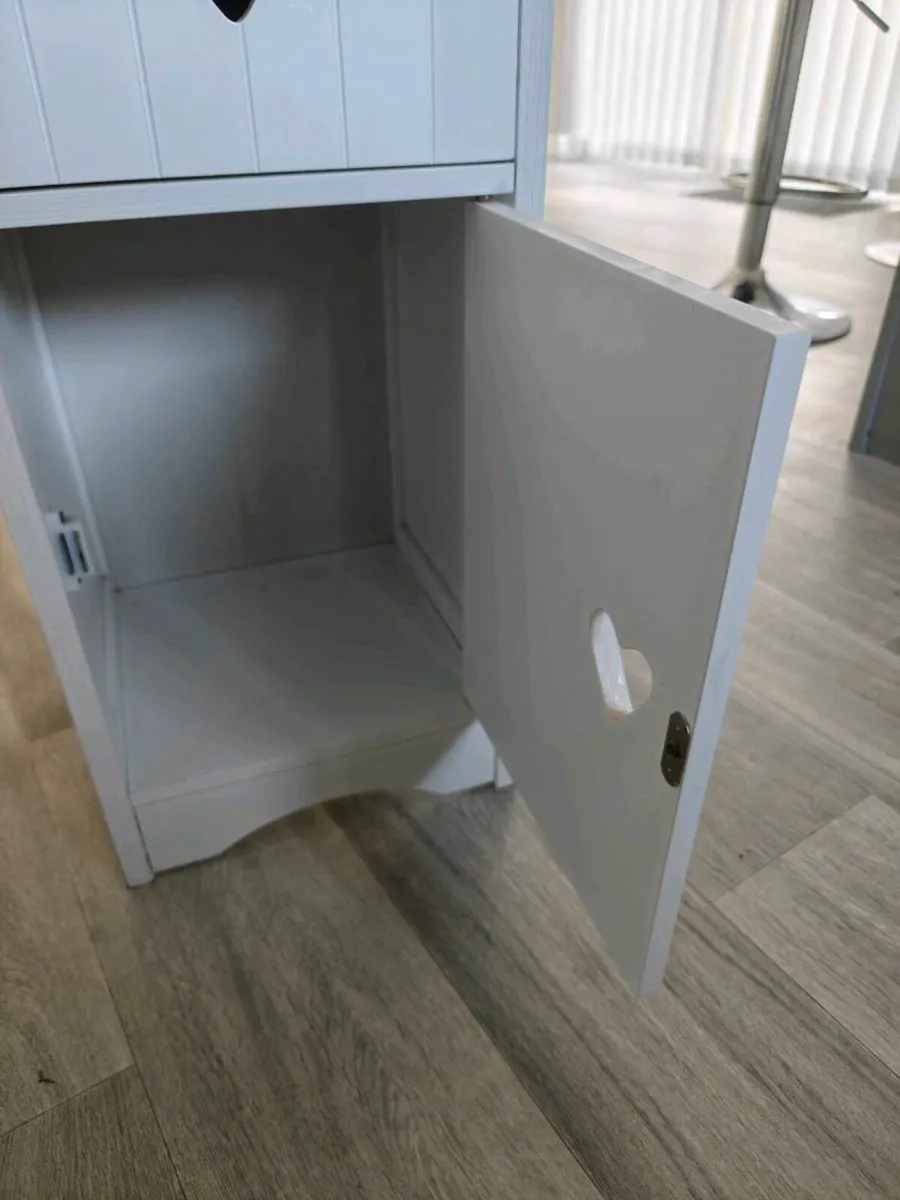 Small Bathroom Unit - Image 3