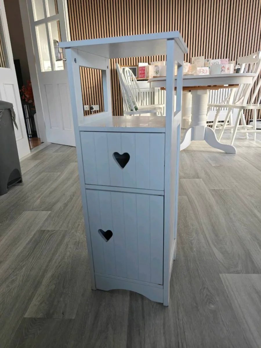 Small Bathroom Unit - Image 1