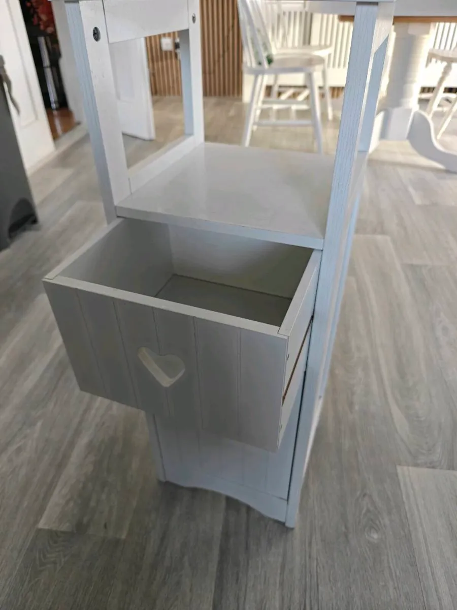 Small Bathroom Unit - Image 2
