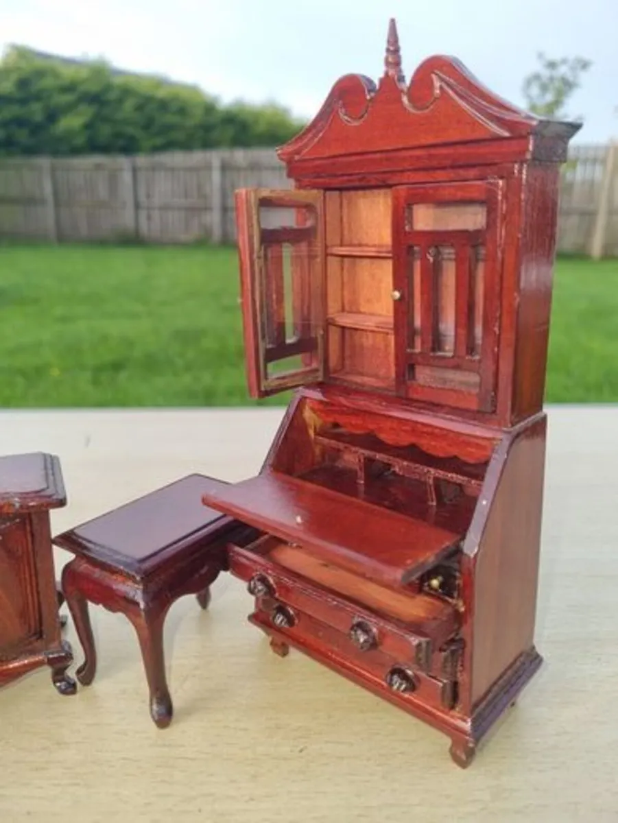 Miniature dolls house furniture set - 3 pieces - Image 4