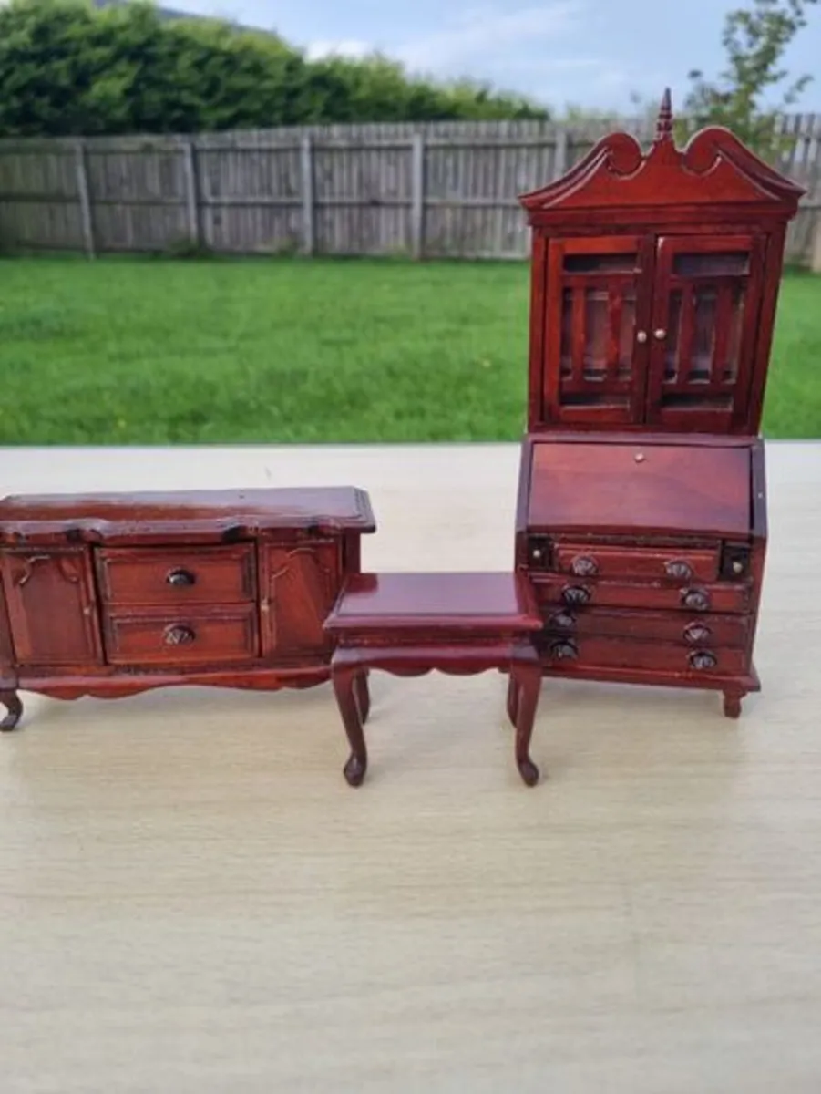 Miniature dolls house furniture set - 3 pieces - Image 1