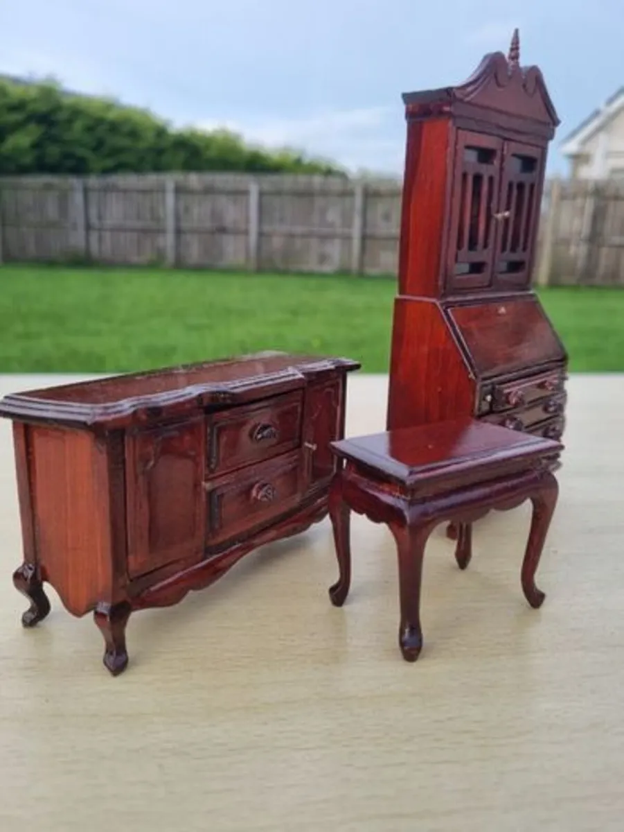 Miniature dolls house furniture set - 3 pieces - Image 2