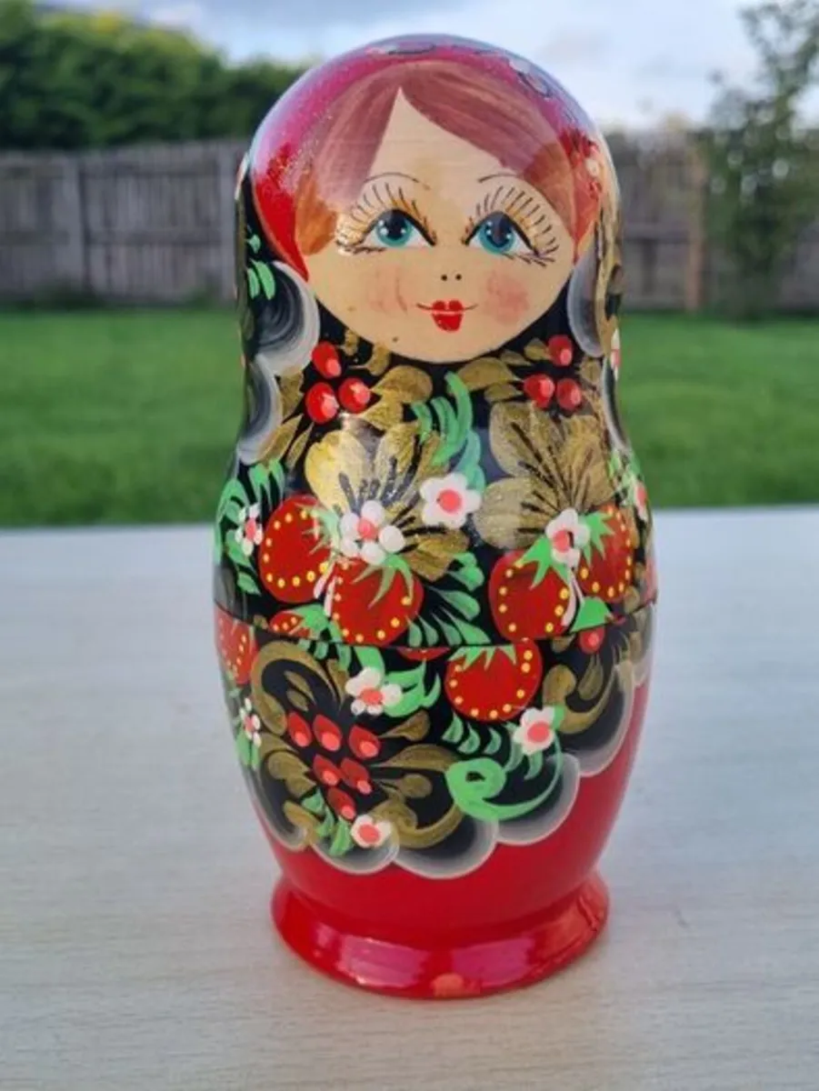 A set of five hand-painted, traditional Russian do - Image 1