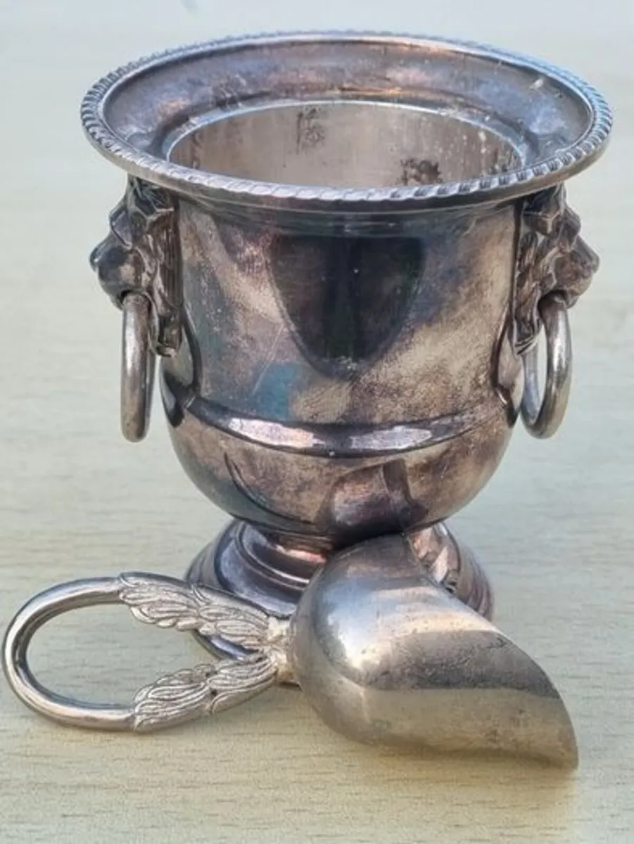 VINERS OF SHEFFIELD England Silver Plated Mini Vas - Image 3