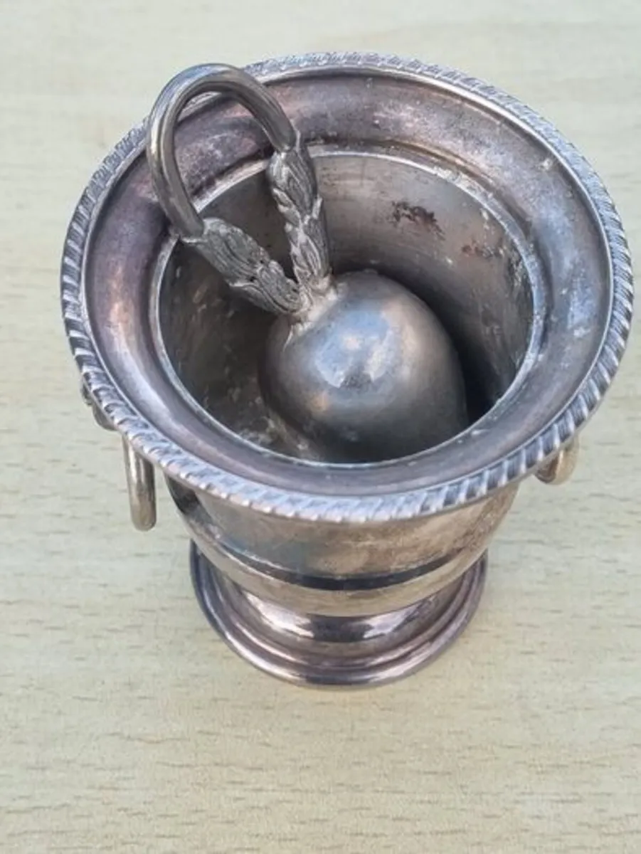 VINERS OF SHEFFIELD England Silver Plated Mini Vas - Image 4