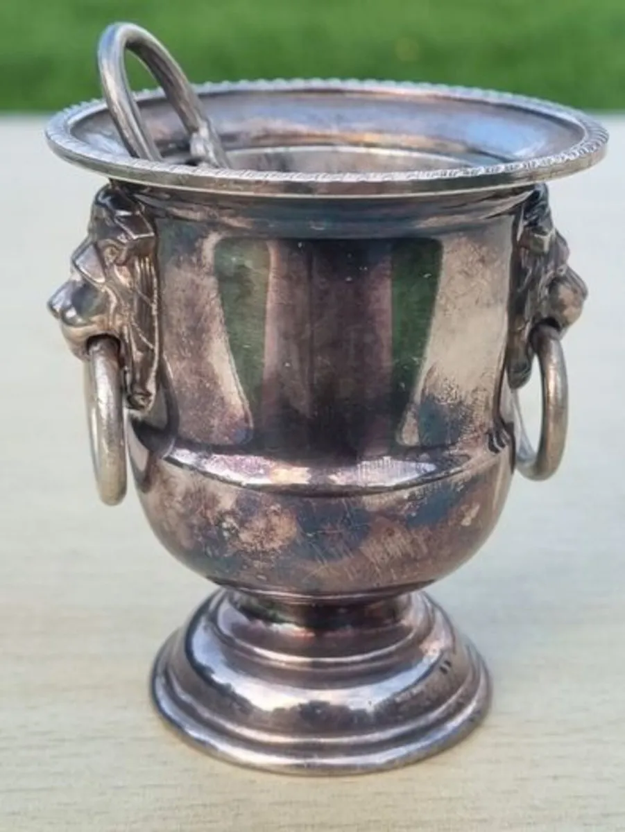 VINERS OF SHEFFIELD England Silver Plated Mini Vas - Image 1