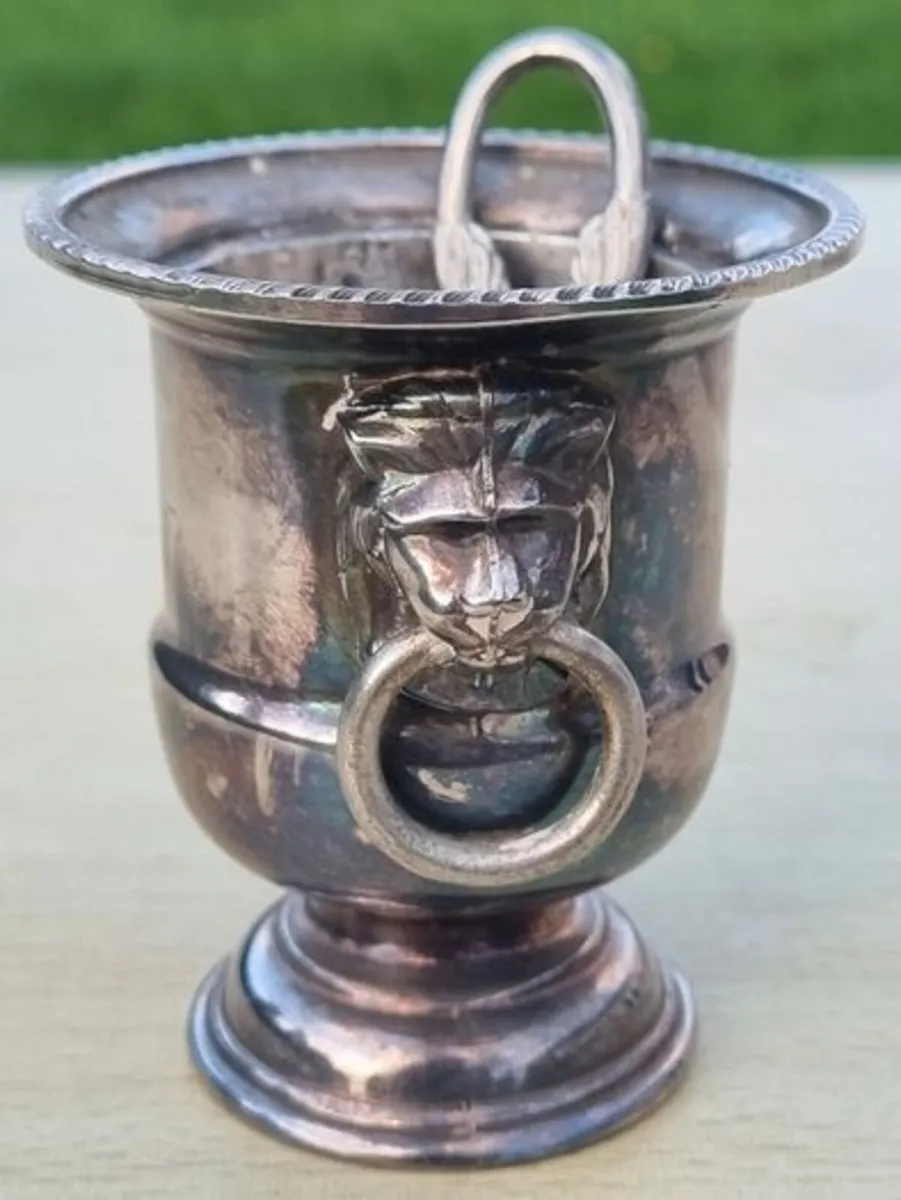 VINERS OF SHEFFIELD England Silver Plated Mini Vas - Image 2