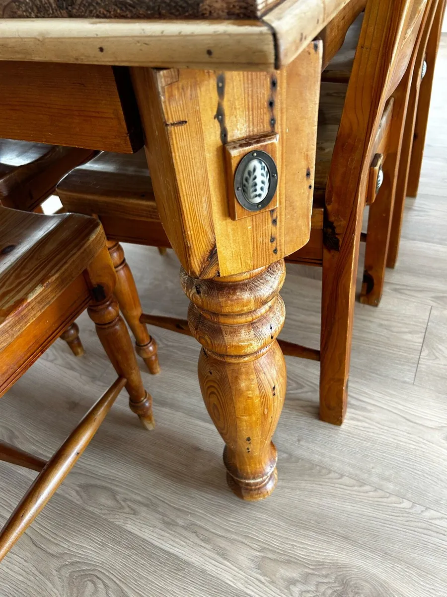 Kitchen table and 8 chairs - Image 2