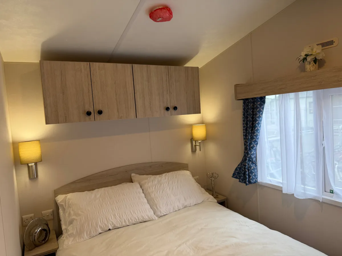 BRAND NEW SAFFRON DELUXE 2 BED 6 BERTH MOBILE - Image 4