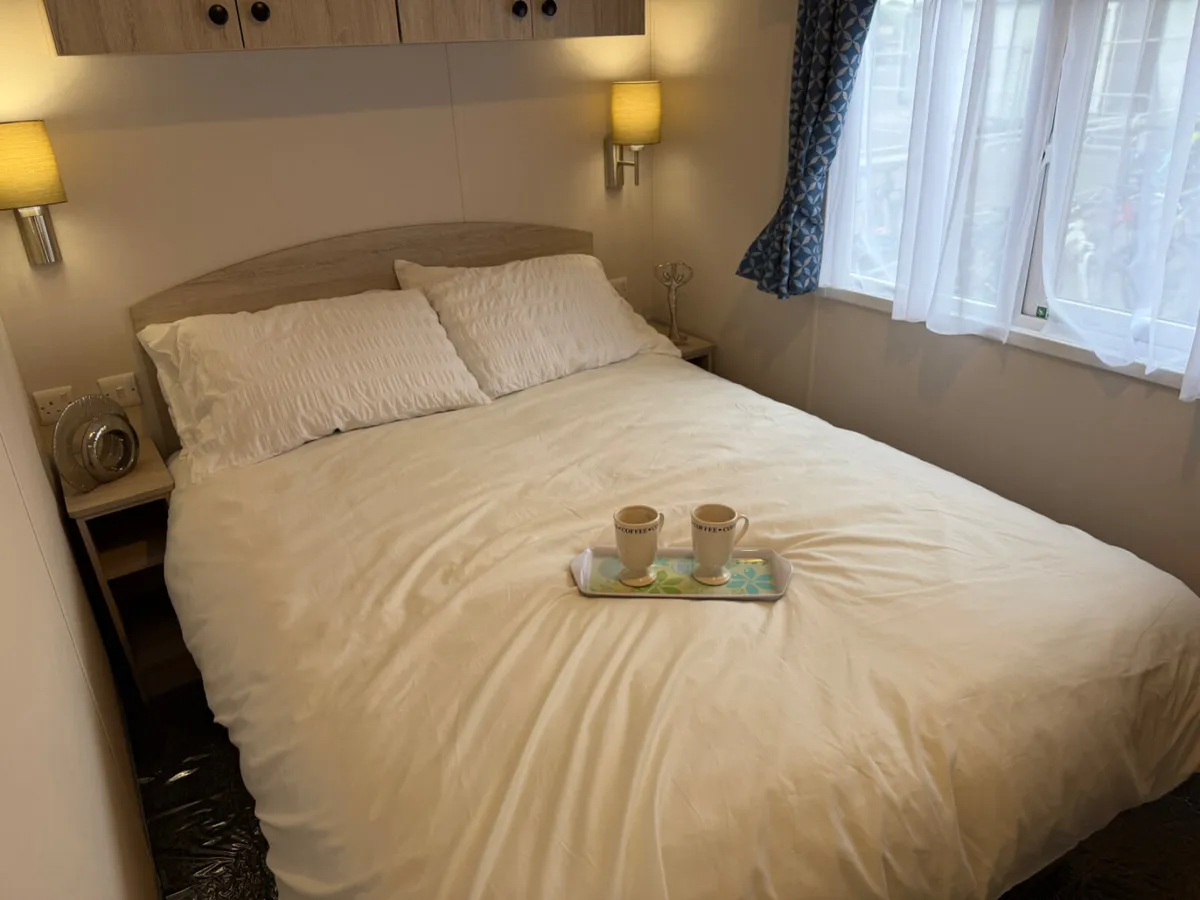 BRAND NEW SAFFRON DELUXE 2 BED 6 BERTH MOBILE - Image 3
