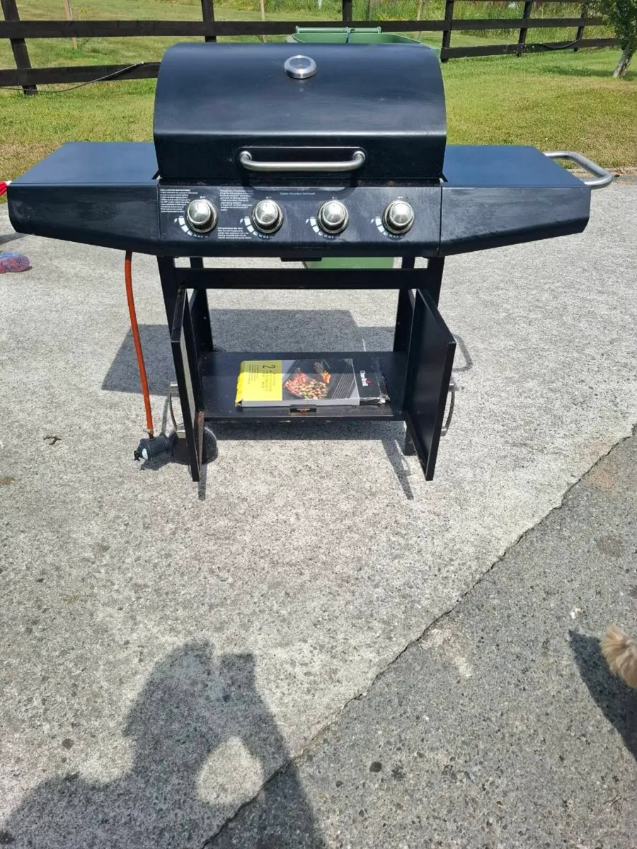4 Burner BBQ - Image 1