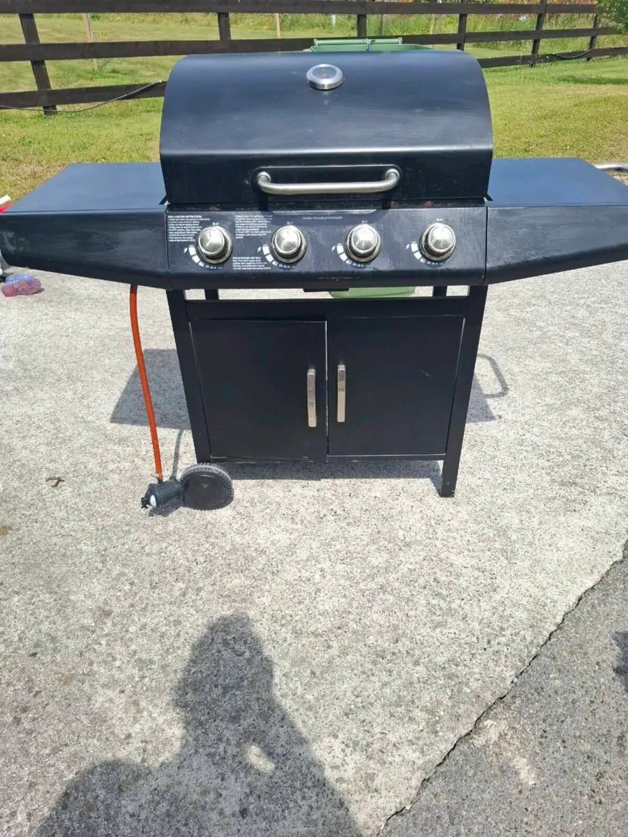 4 Burner BBQ - Image 2