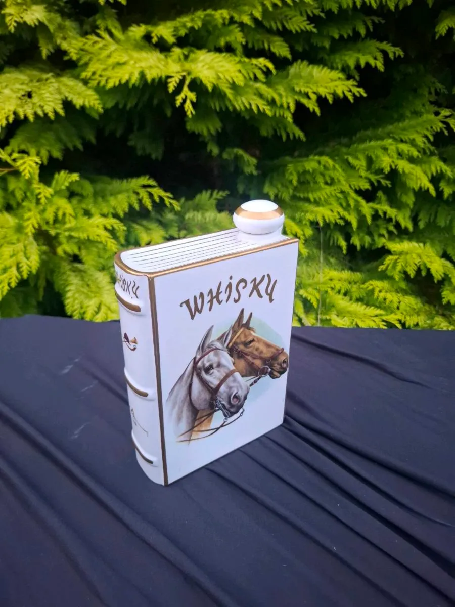 Horse book whiskey carafe possible to post - Image 1