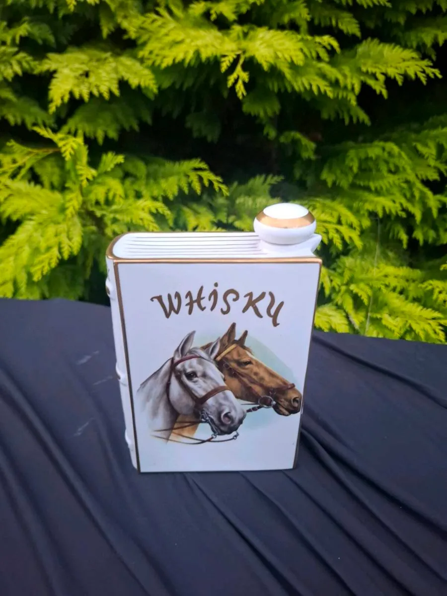 Horse book whiskey carafe possible to post - Image 2