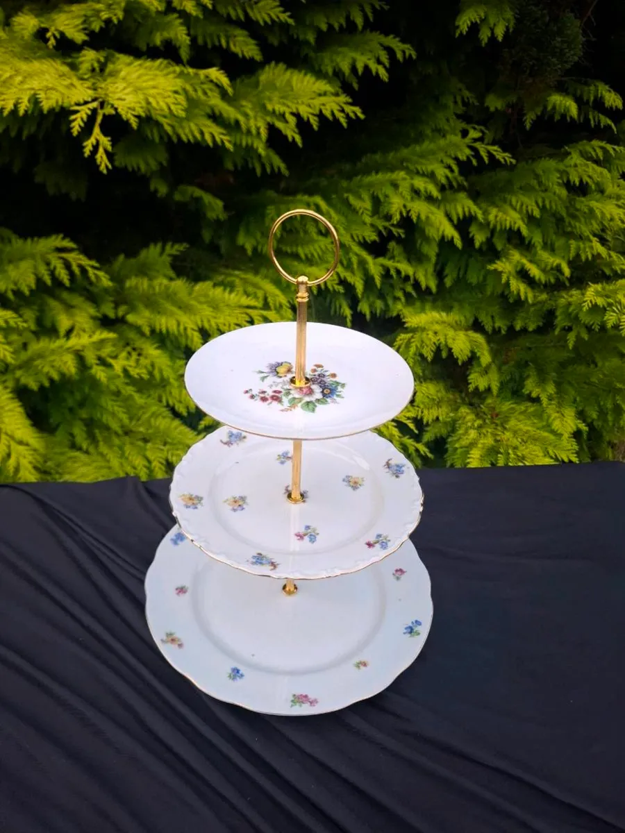 China floral cake stand postage possible