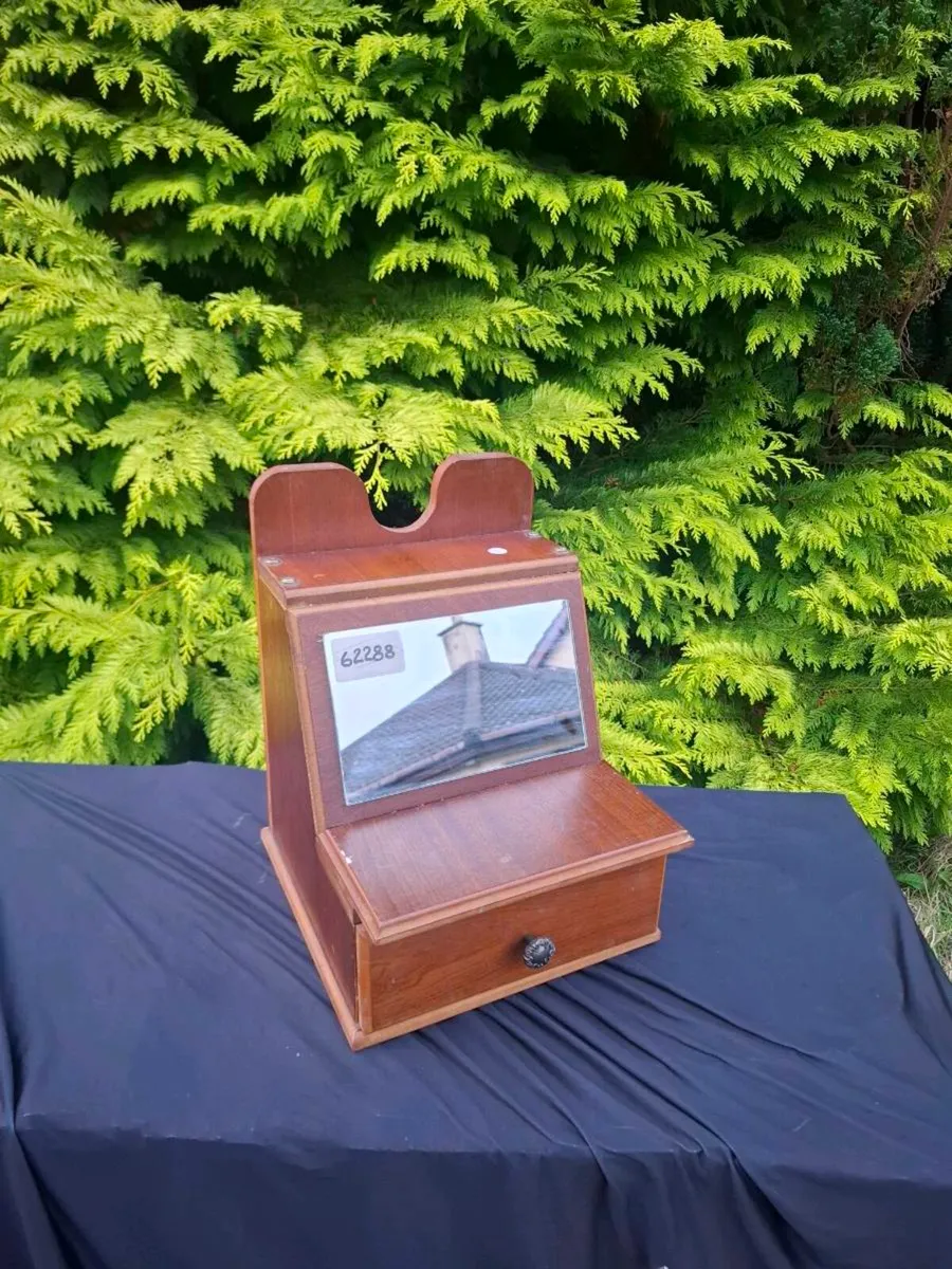 Wood box with drawer - Image 1