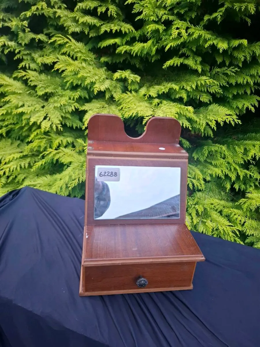 Wood box with drawer - Image 2