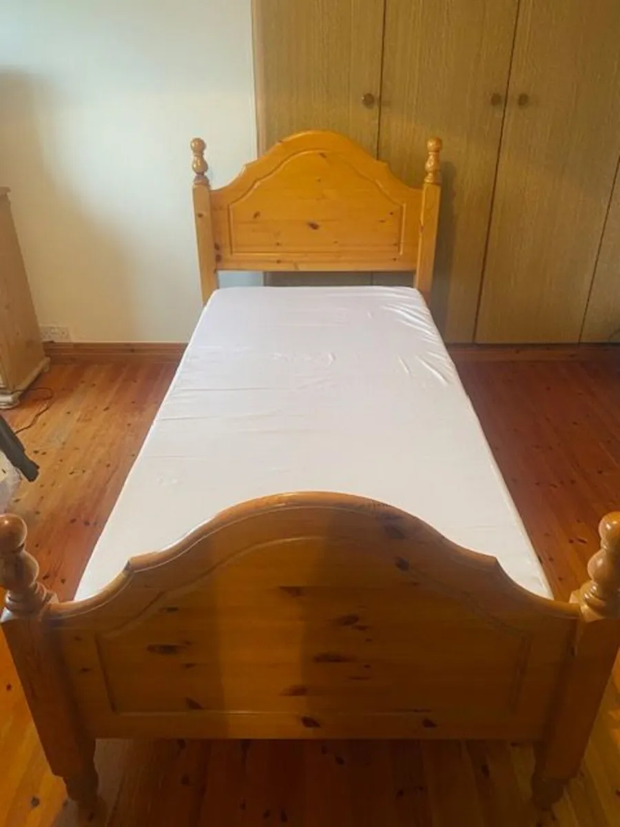 2 Single beds &  2 mattress - Image 3