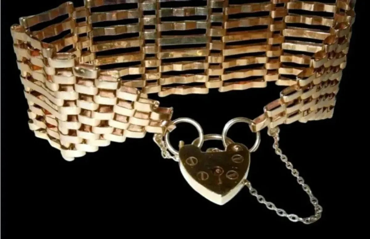 Pristine Vintage 9ct Gold 8-Bar Gate Bracelet - Image 3