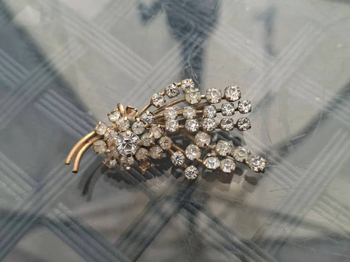 Lovely Vintage 1960’s clear Rhinestone Brooch - Image 1