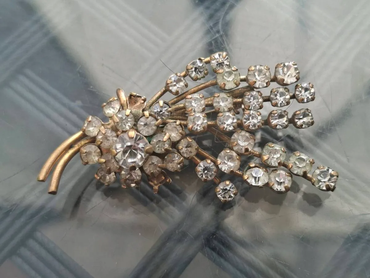 Lovely Vintage 1960’s clear Rhinestone Brooch - Image 2