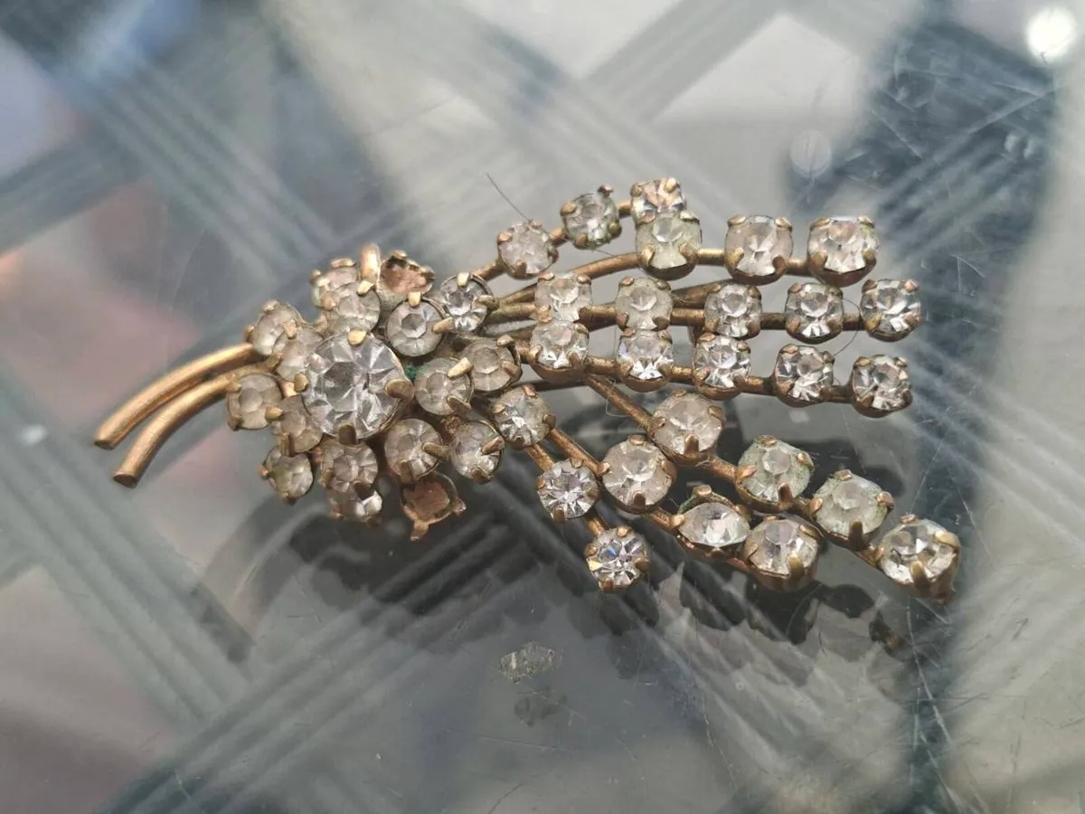 Lovely Vintage 1960’s clear Rhinestone Brooch - Image 4