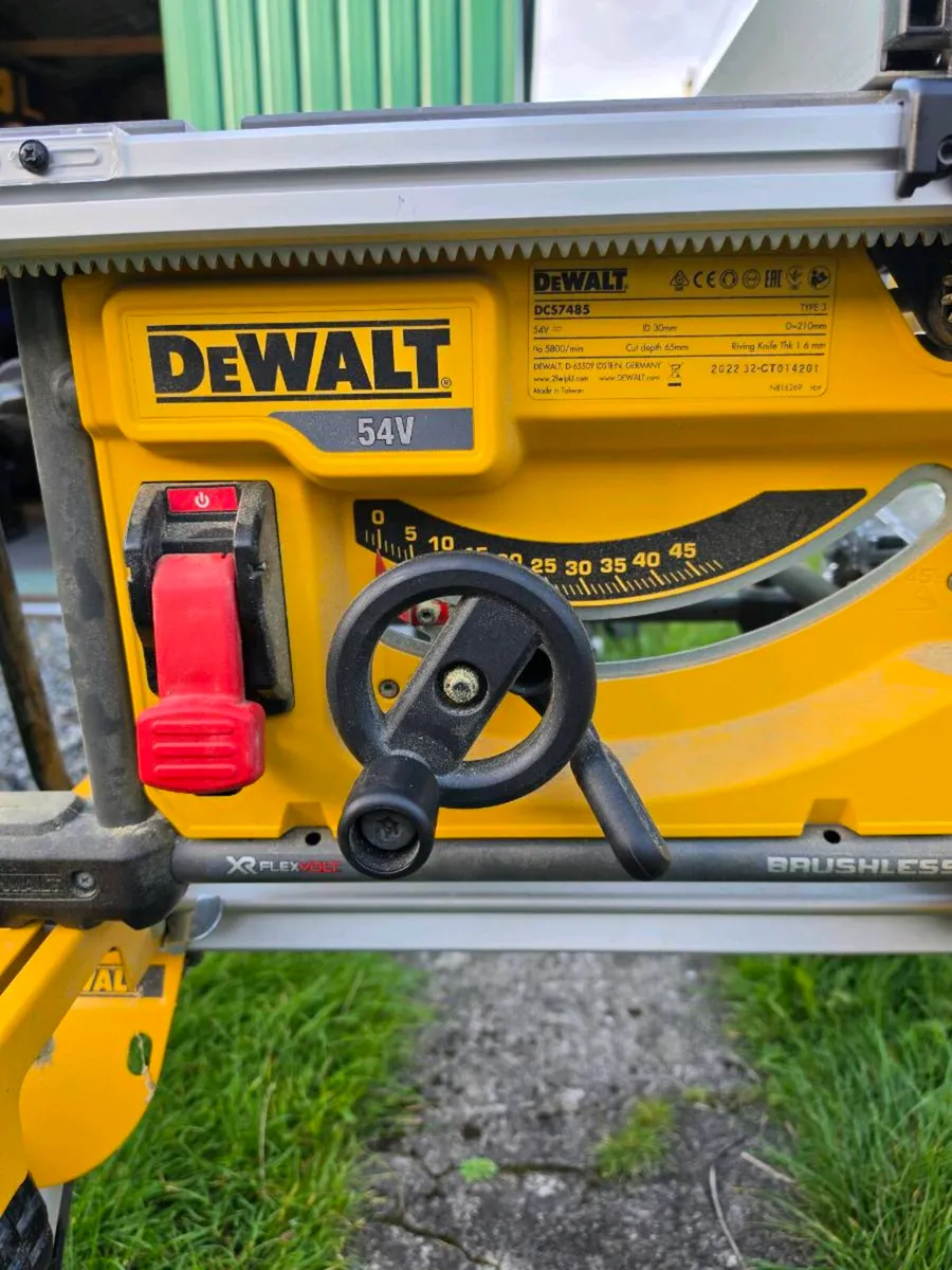 Dewalt DCS7485 cordless table saw - Image 2