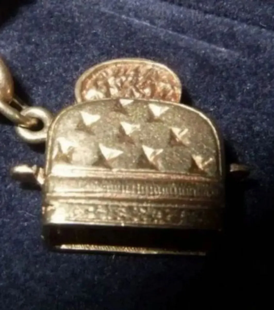 Vintage 9ct Gold Pop-Up Toaster Charm - Image 1