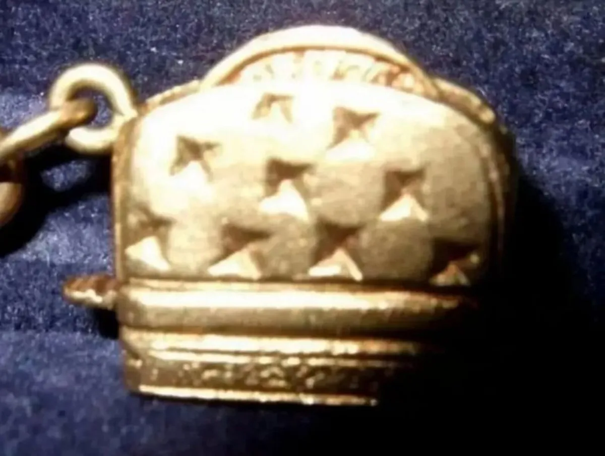 Vintage 9ct Gold Pop-Up Toaster Charm - Image 3