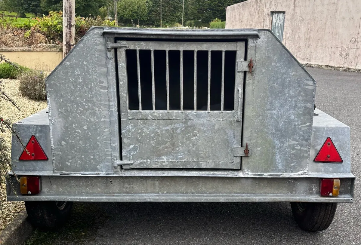 Trailer - Image 1