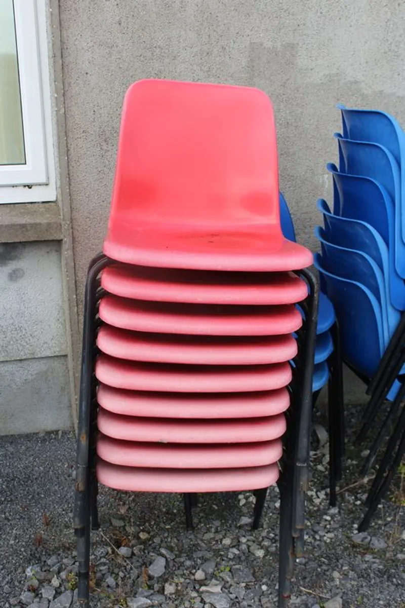 Stackable plastic chairs - blue and orange - Image 2