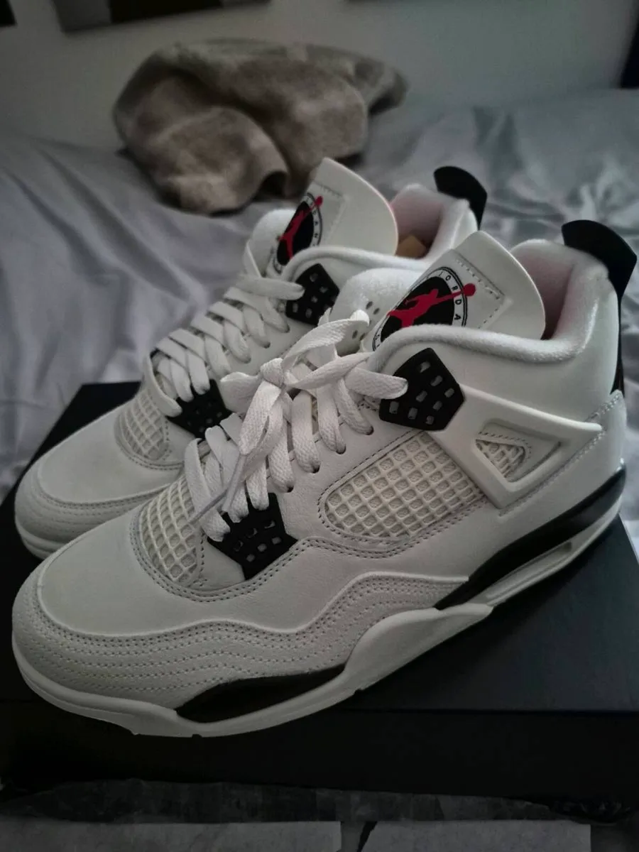 NIKE AIR JORDAN 4 RETRO - Image 2