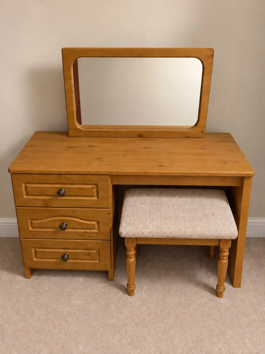 Dresser table