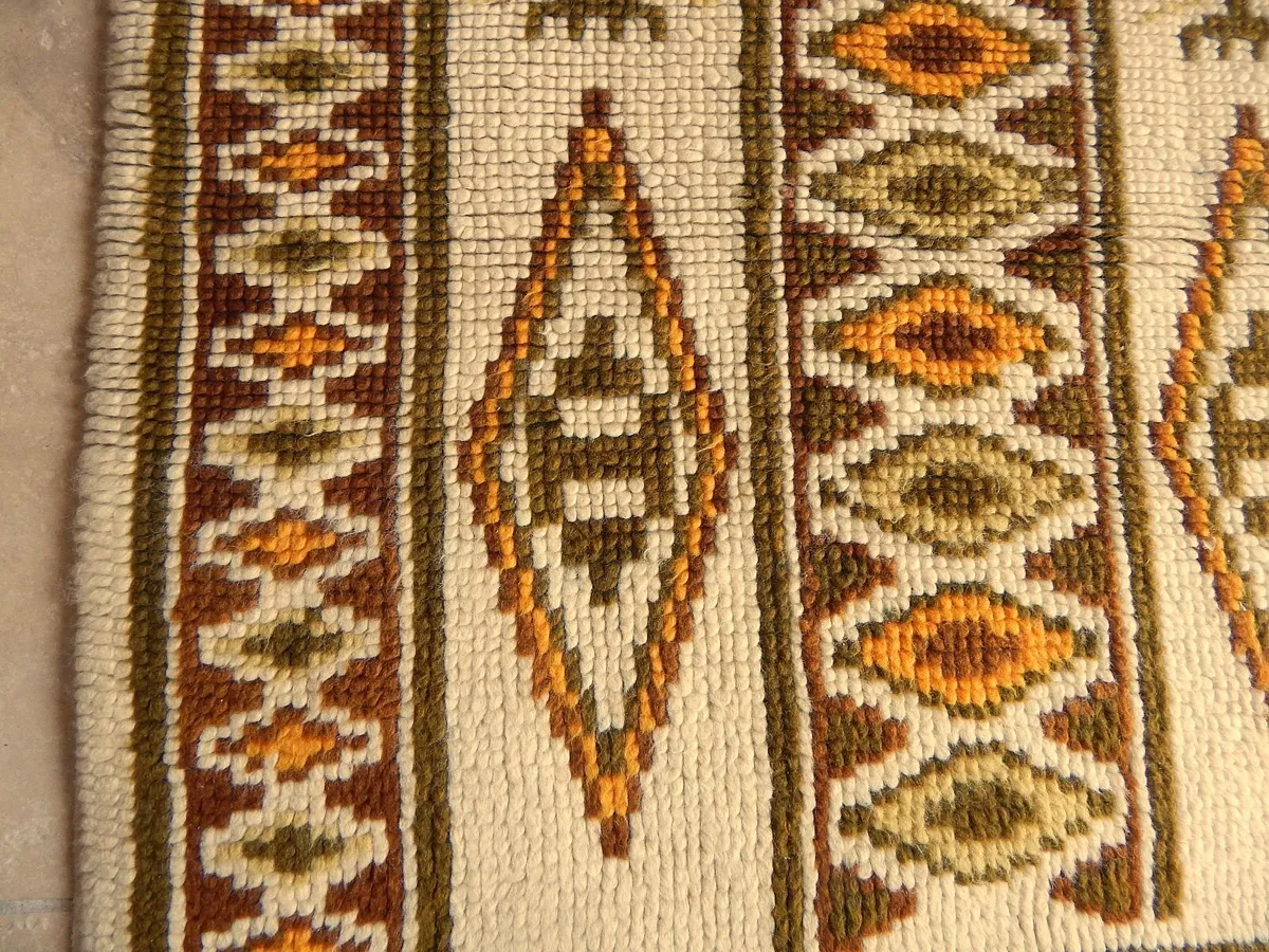 Large Pure Wool Aztec Design Rug - Image 4