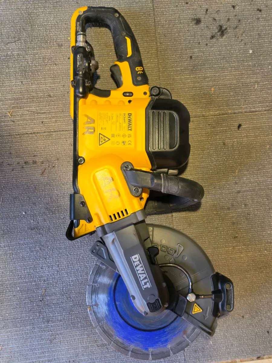 Dewalt cordless consaw 54v - Image 2