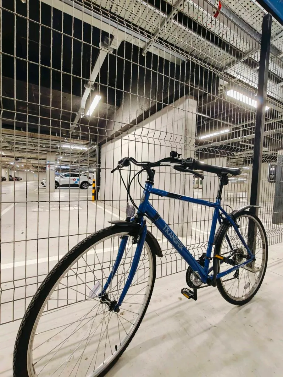 Hybrid road bike - Image 1