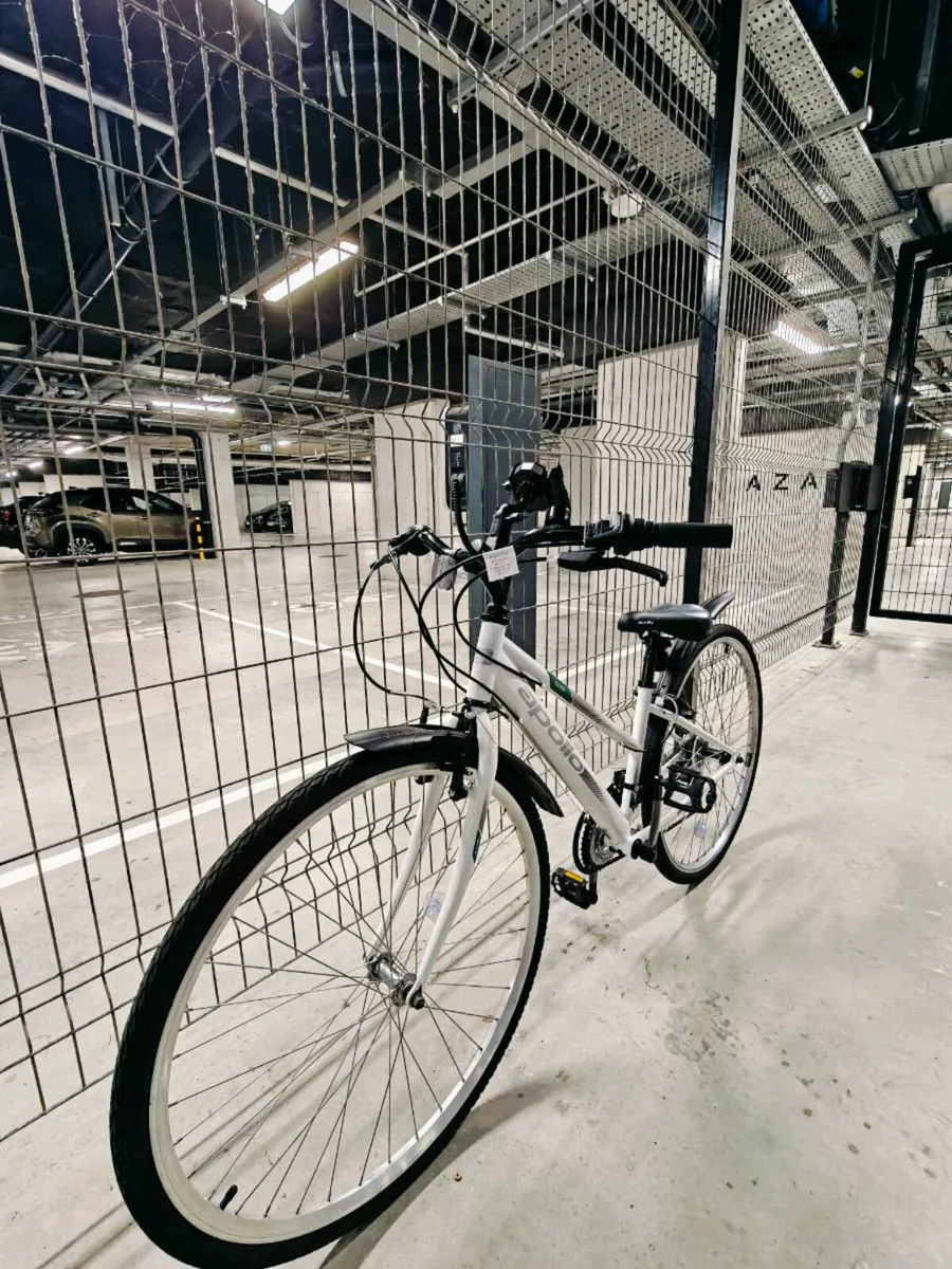 Hybrid road bike - Image 2