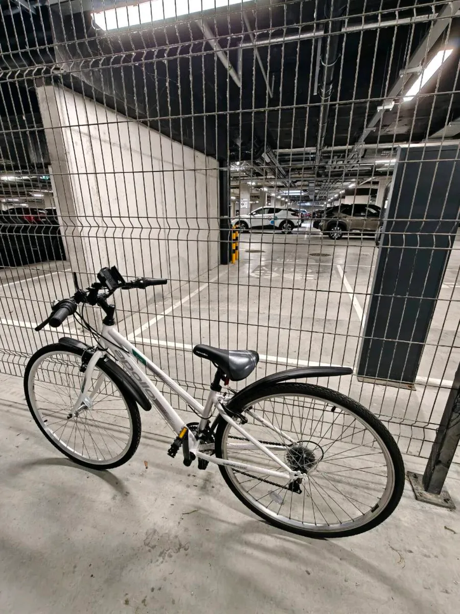 Hybrid road bike - Image 4