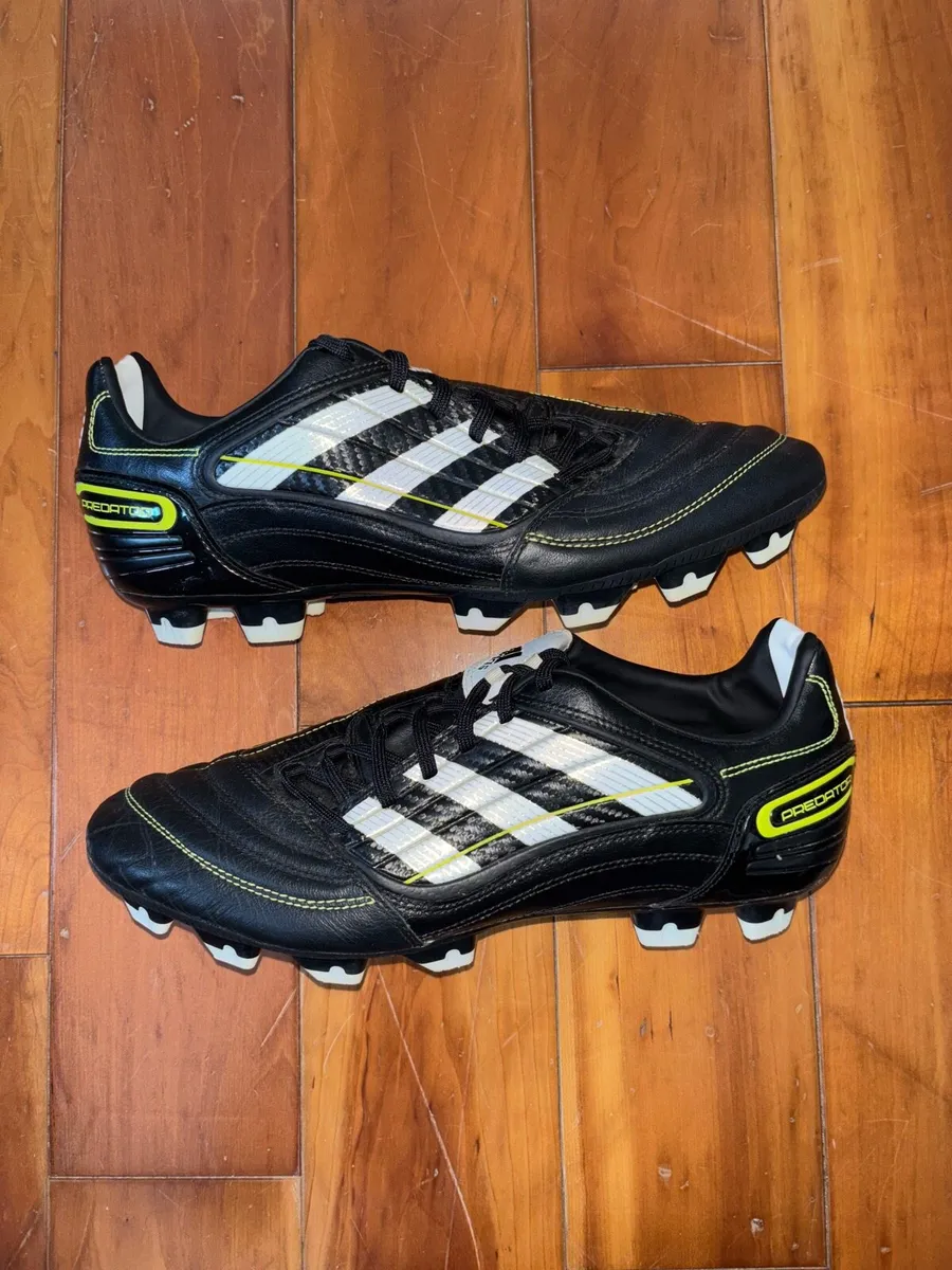 Football boots - Image 1