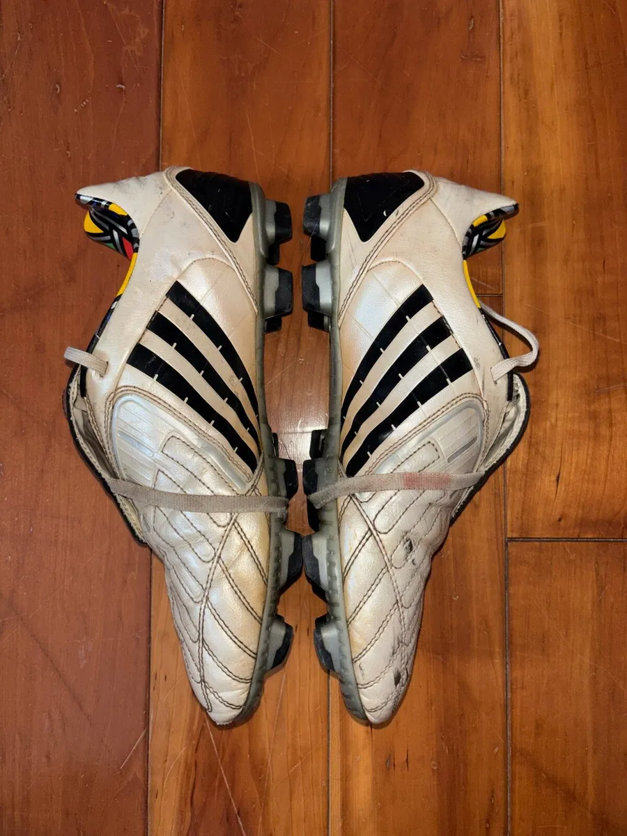 Football boots - Image 4
