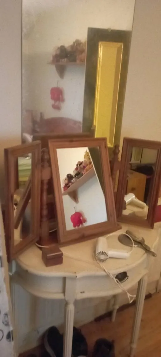 VINTAGE TRI FOLD TRIPLE FOLDING VANITY MIRROW - Image 1