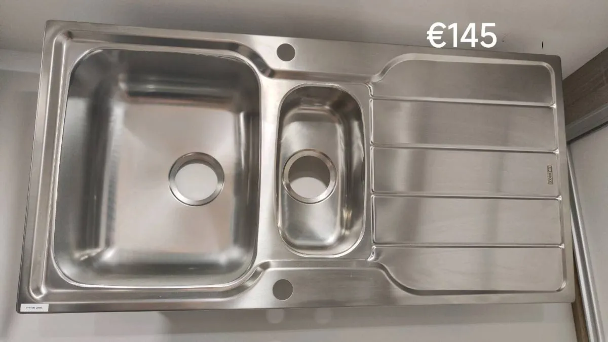 Kitchen showroom - Image 1